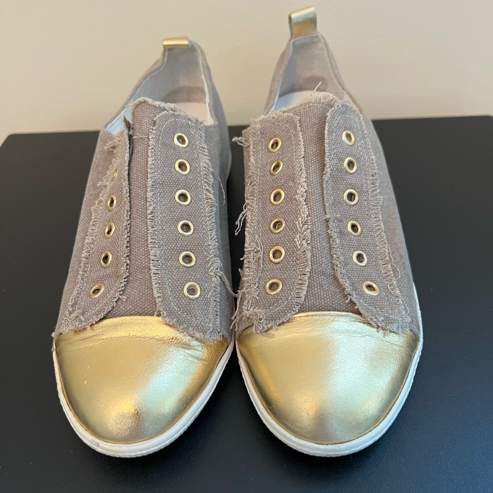 Women’s Slip-on Sneakers